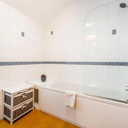 2 Bed In Oc-lr048 *